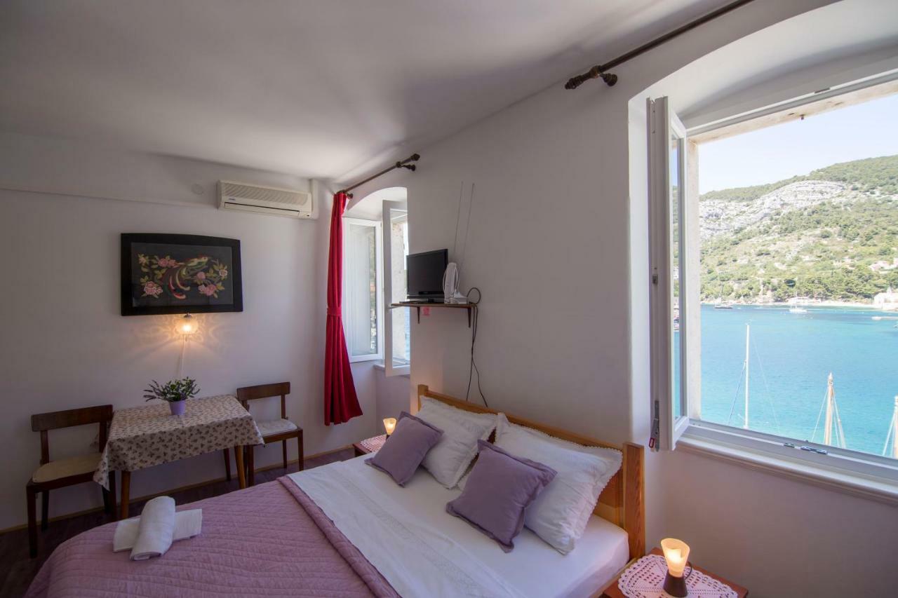 Apartment Riva 5 Komiza Exterior photo