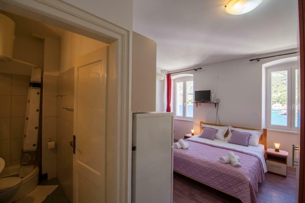 Apartment Riva 5 Komiza Exterior photo